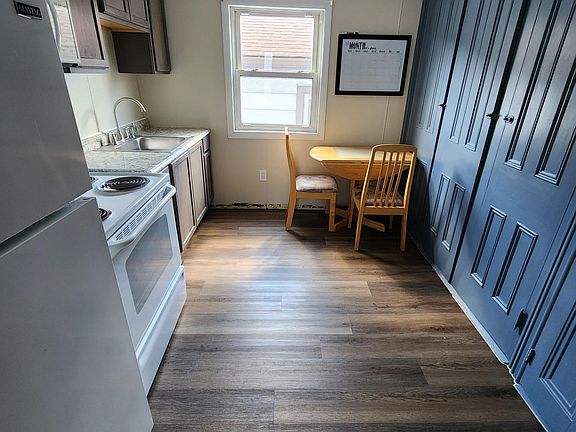 2nd image of 330 Weldon St