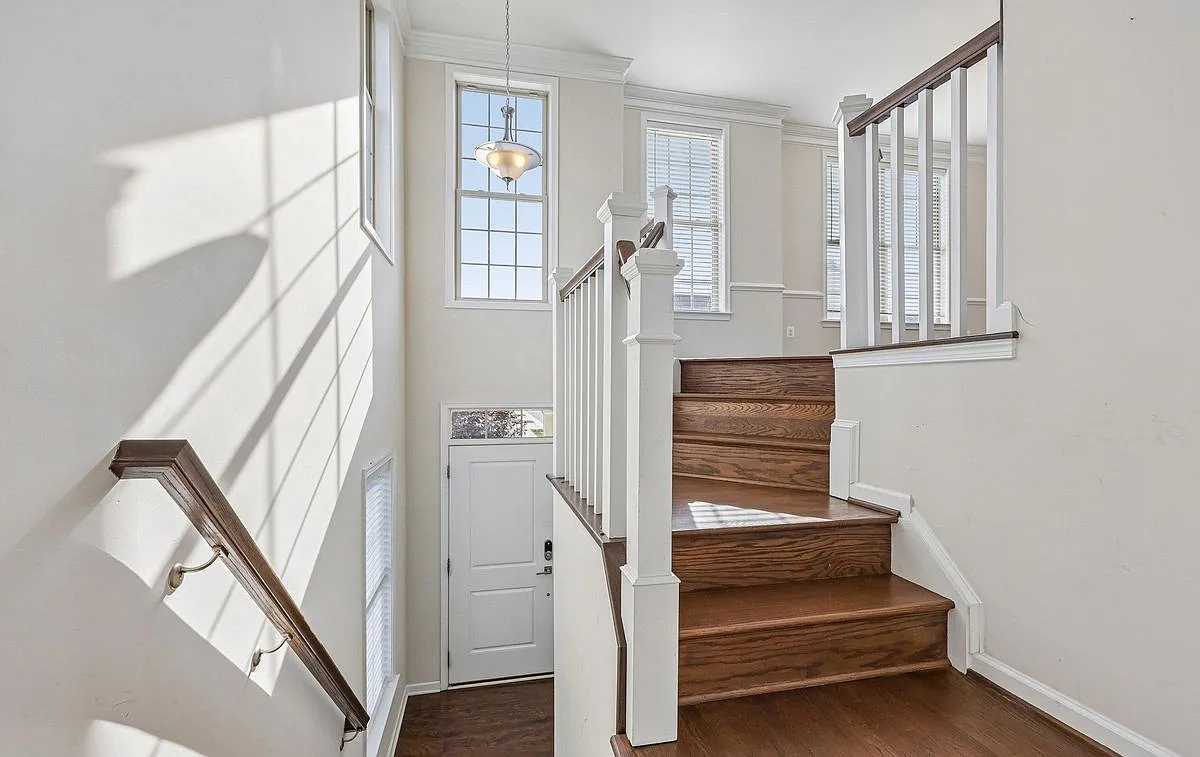 3 bed, 4.5 bath, 3470 sqft, $3,850 — Photo 4