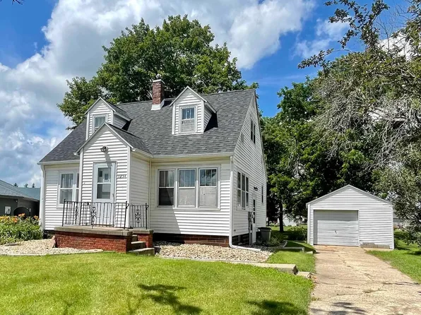 1254 6th St, Jesup, IA 50648