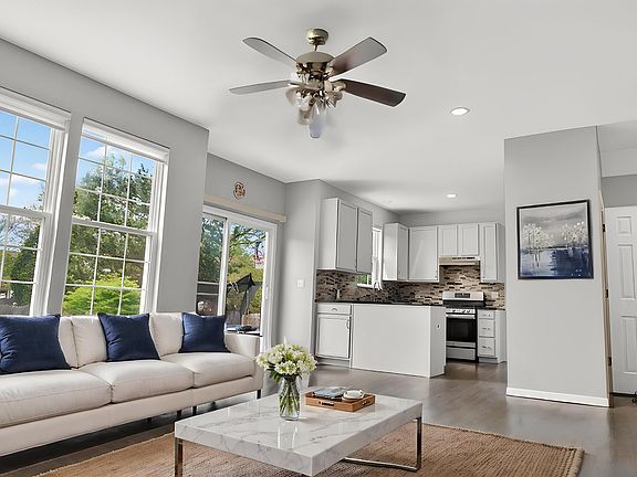 3rd image of 731 Sapphire Dr