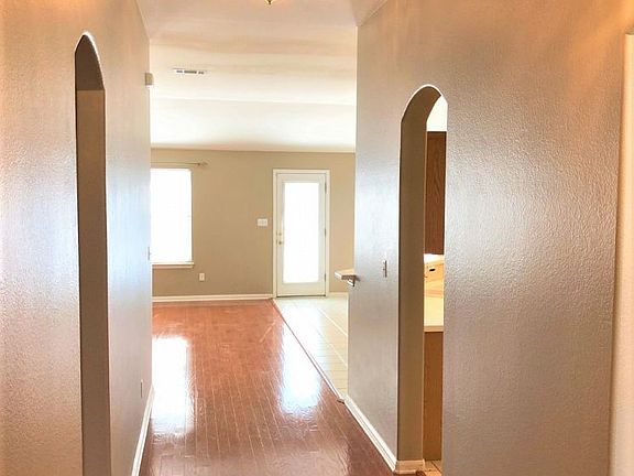 2nd image of 1405 Petunia Ln