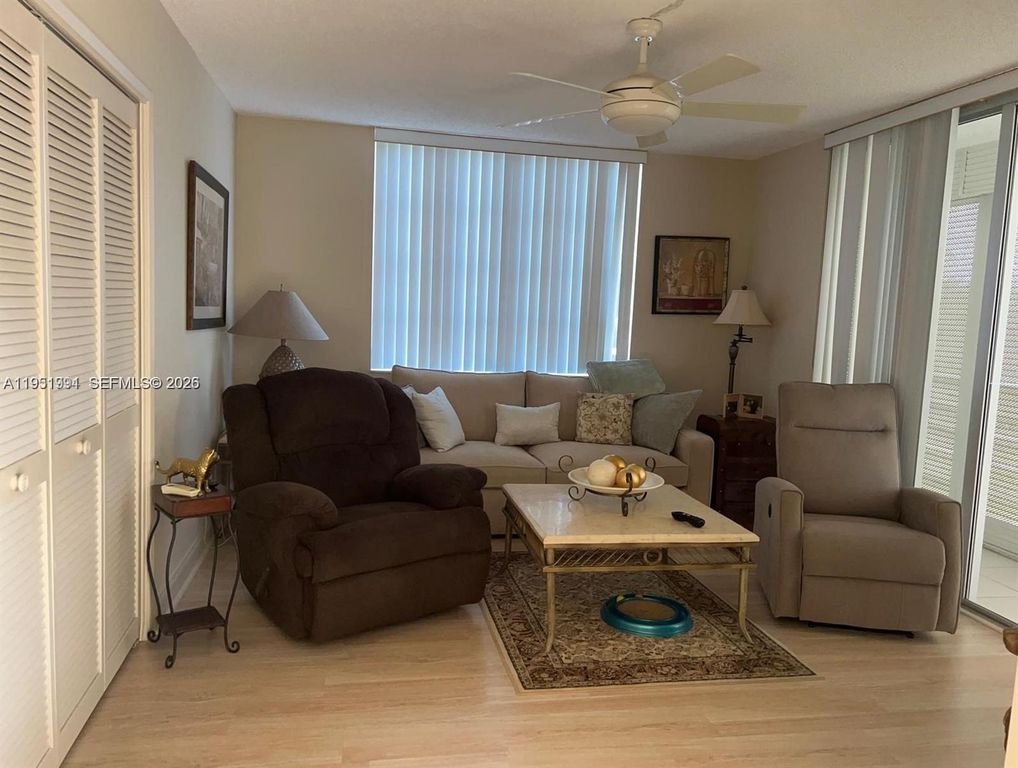 821 Cypress Blvd APT 312, photo 9
