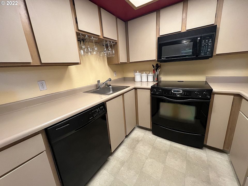 1st image of 1414 NE 72nd St APT 1