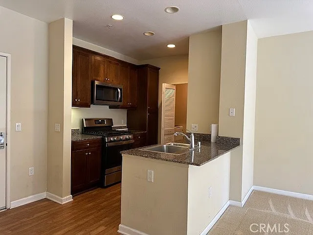 2 bed, 1052 sqft, $3,300 — Photo 2