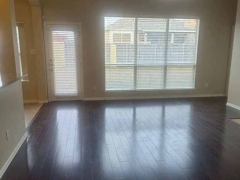 709 Shady Meadow Ln — Photo 16