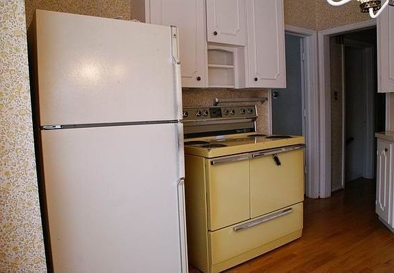 4th image of 1562 E Glen Arbor St