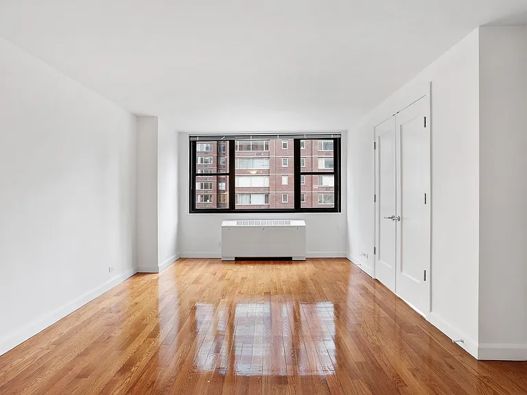 315 W 57th St #11F — Photo 1