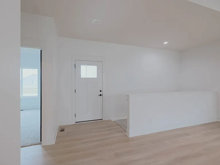 8620 S 50th Ct — Photo 3
