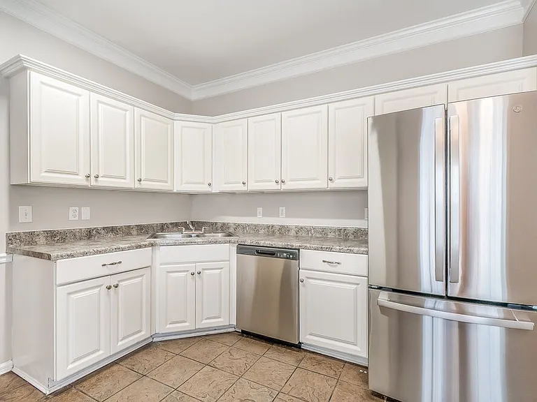 2137 Aberdeen Cir — Photo 9
