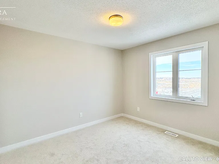535 Oldenburg Ave — Photo 8