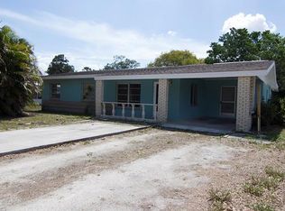 172 Crescent Lake Dr, North Fort Myers, FL 33917