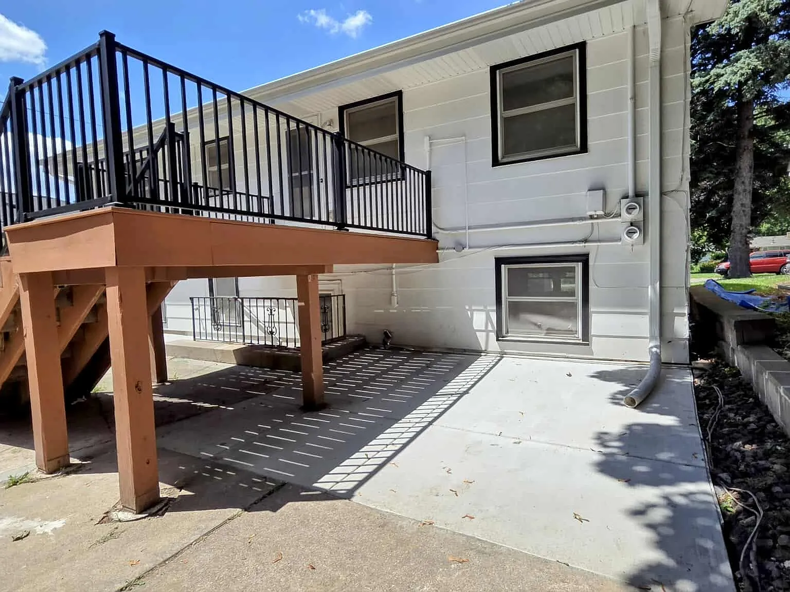 1590 Clarence St — Photo 4