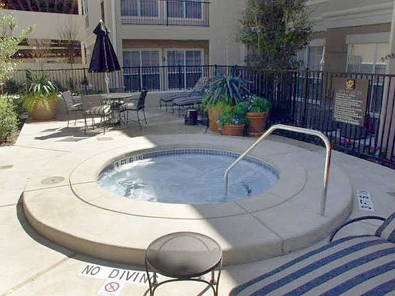 5th image of 616 Memorial Heights Dr