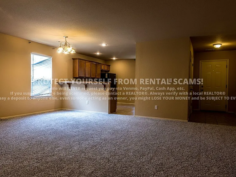 4334 W Pecan St — Photo 4