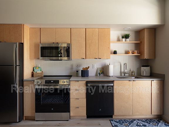 2nd image of 174 Garfield St Unit 102