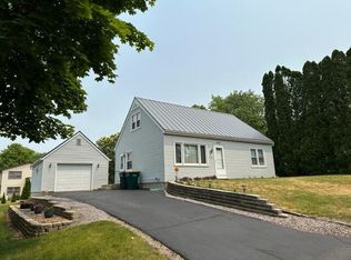 424 Oak Ridge Ct, Fort Atkinson, WI 53538