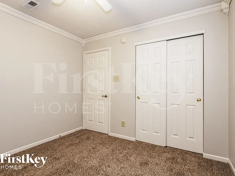 744 Thornwood Ln — Photo 12