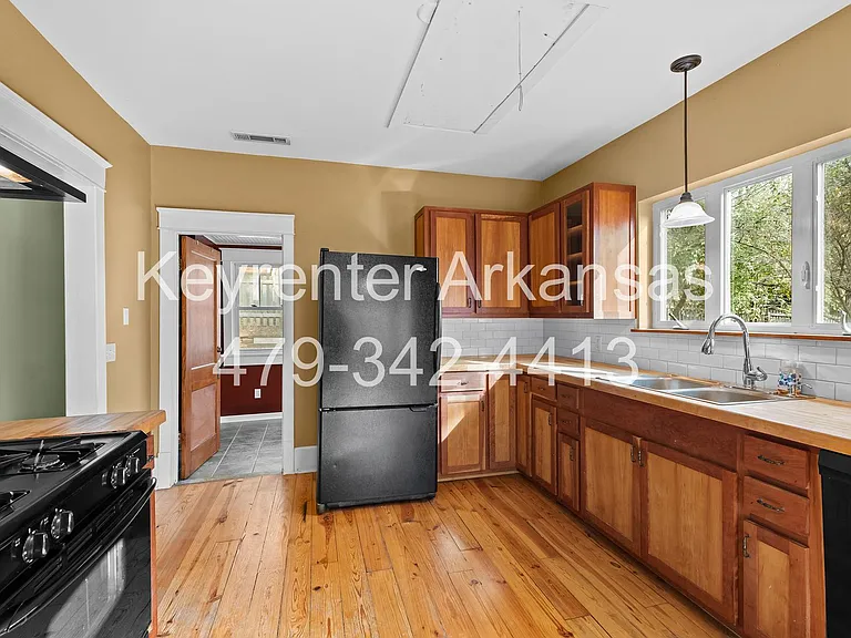 224 S Church Ave — Photo 12