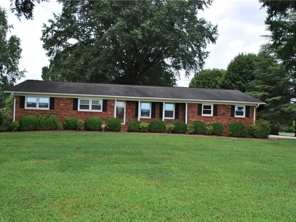 201 Madison Rd, Mocksville, NC 27028