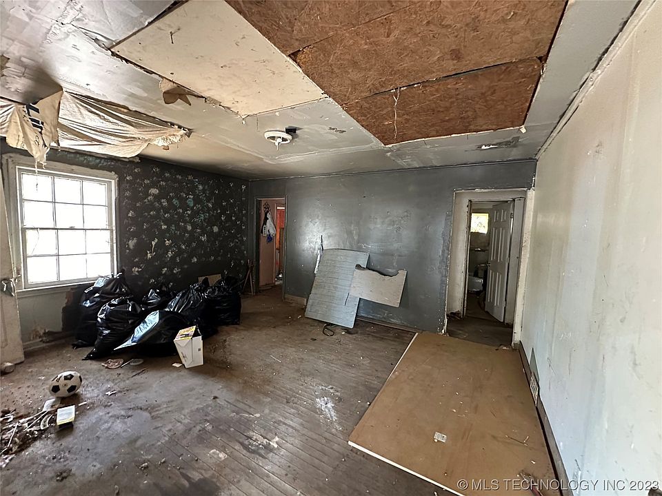2nd image of 625 E Xyler St