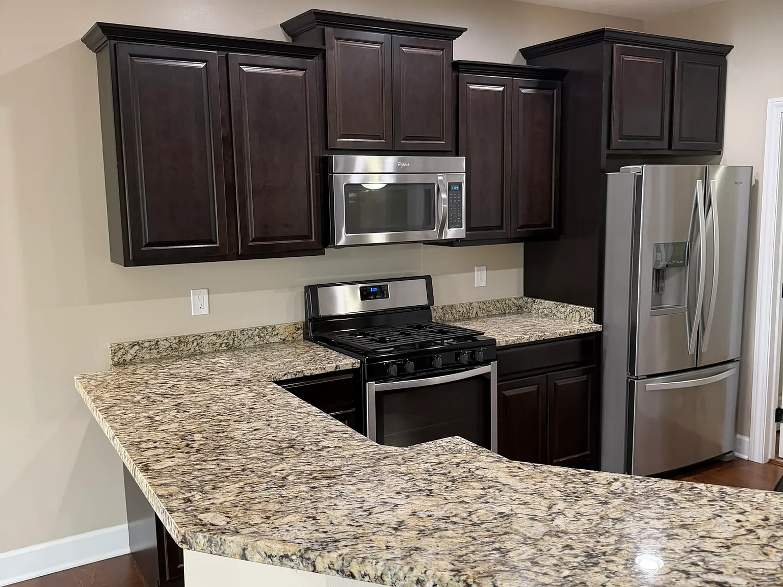 4 bed, 2.5 bath, 2456 sqft, $3,250 — Photo 4