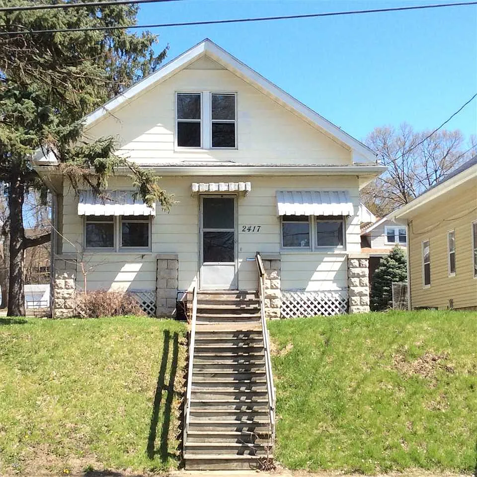 2417 12th St photo 1