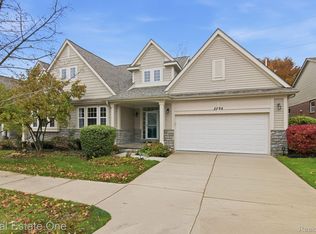 2294 Calibouge #31, Commerce Township, MI 48382