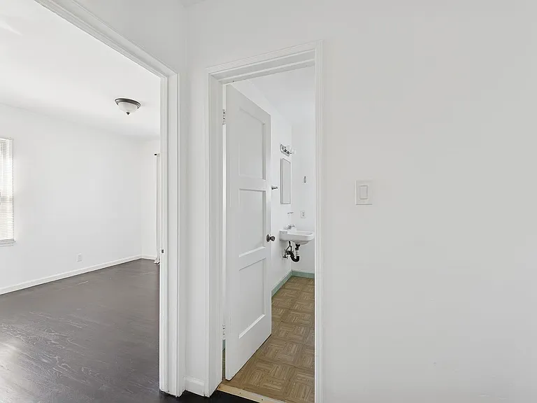 2032A Delaware Ave — Photo 8