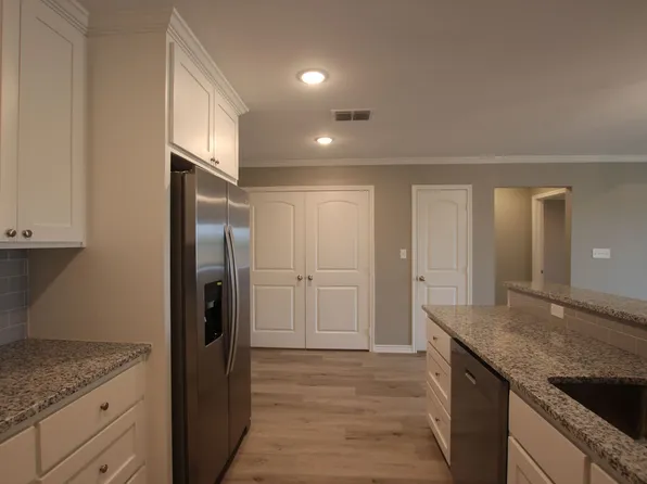 2 Bedroom 2 Bath Townhome! Whitehouse Isd! 1/2 Off First Full Month, 6212 Villa Rosa Way, Tyler, TX 75707