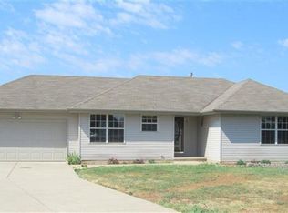 101 N Arrowhead Rd, Willard, MO 65781