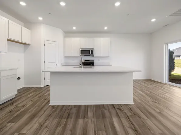 1107 White Oak Cir, Crystal Lake, IL 60012