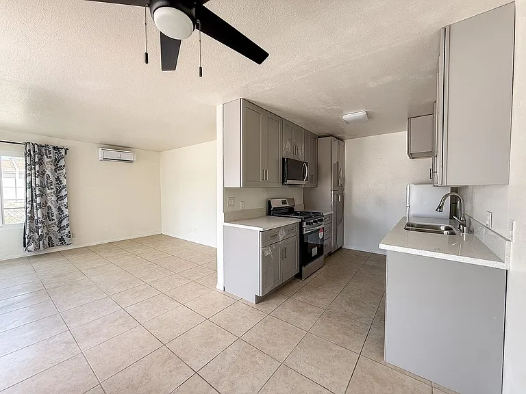 5839 Bagley Ave — Photo 4