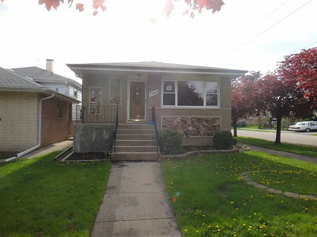 7549 Lorel Ave photo 1