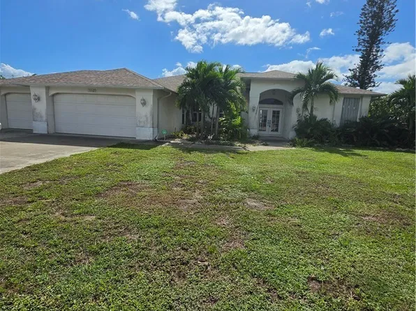 3812 Country Club Blvd, Cape Coral, FL 33904