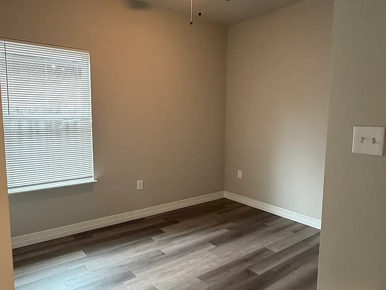 806 Walnut St — Photo 10