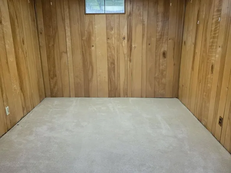 812 Leeds Ln — Photo 36