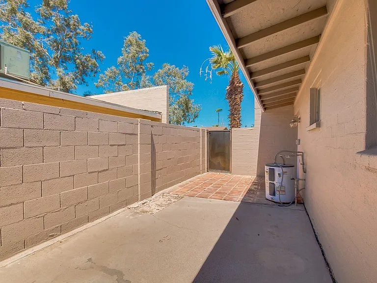 $0 First Month Rent! Remodeled 2 Bed Casita w/ Private Patio, W/D & Pool — Photo 29