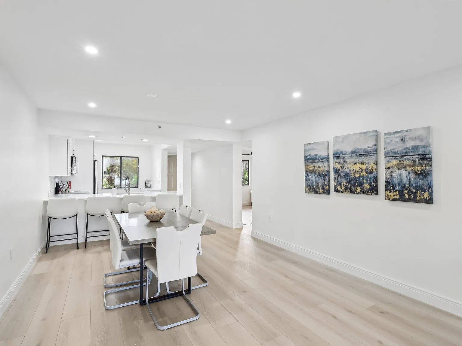 2 bed, 2.0 bath, 1385 sqft, $3,800 — Photo 4