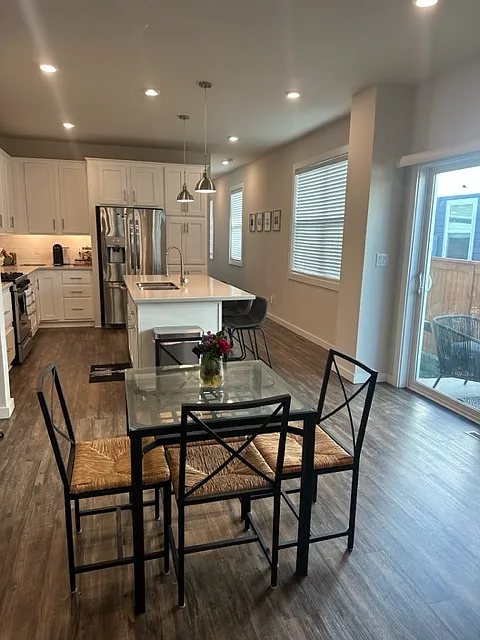 3 bed, 2.5 bath, 1700 sqft, $2,500 — Photo 4