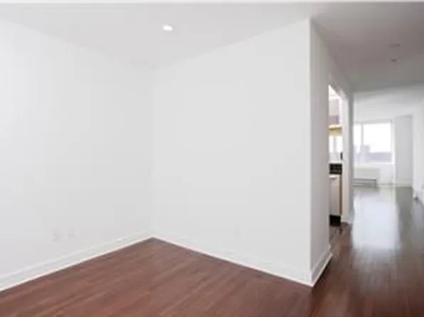 120 Riverside Boulevard image 4 of 11