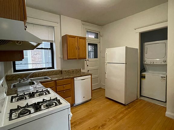 4th image of 2900 W Diversey Ave #1