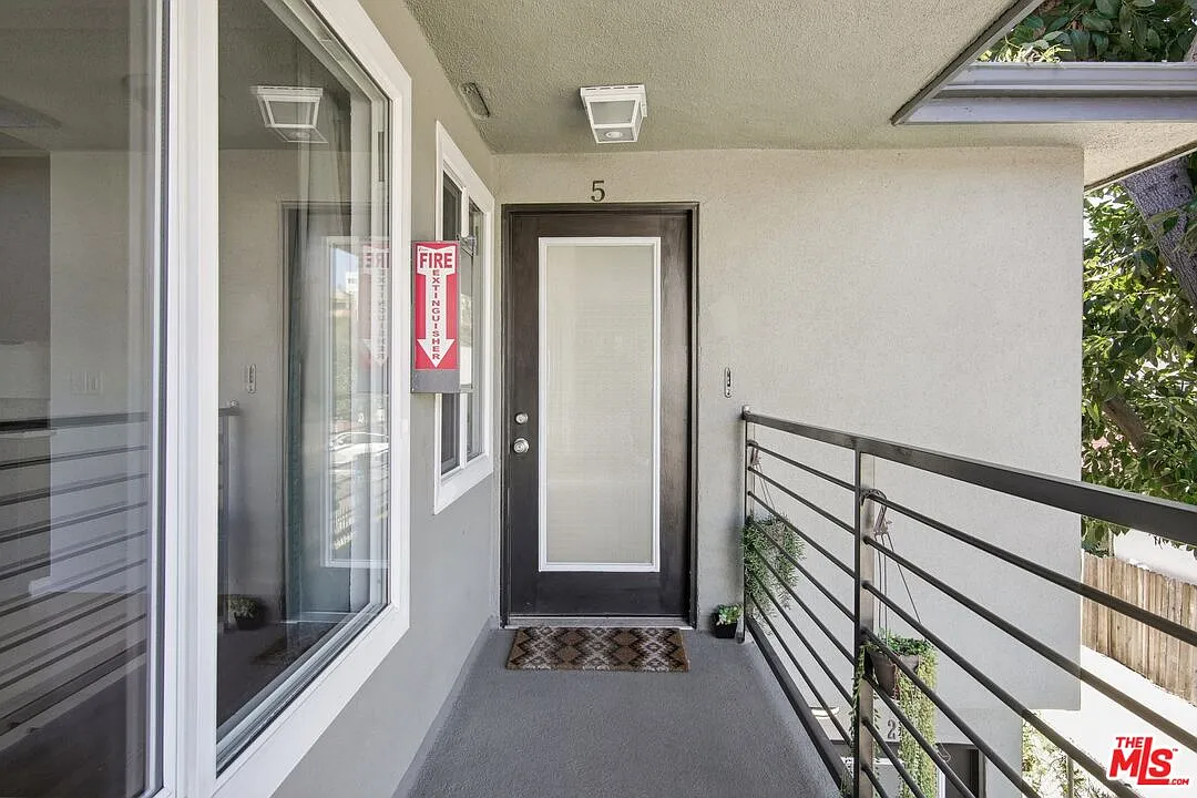 2 bed, 1.0 bath, $2,490 — Photo 4