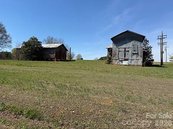 3rd image of 2374 Hollis Rd