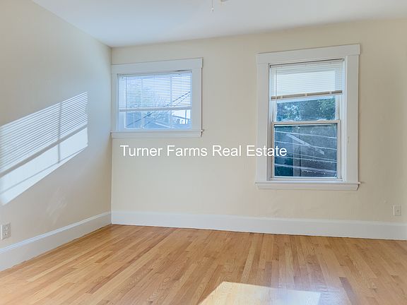 4th image of 19 Bay St #2L