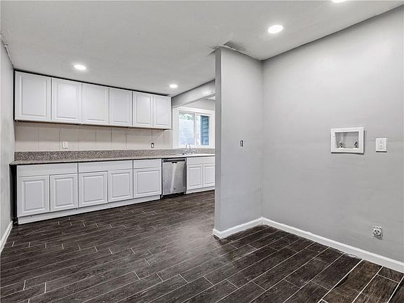 5th image of 3909 Olive St