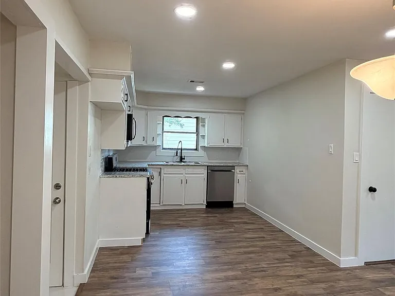 607 Pearl St — Photo 12