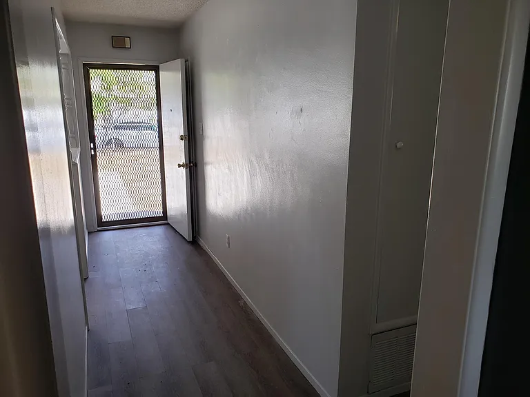 Cypress Ave — Photo 8