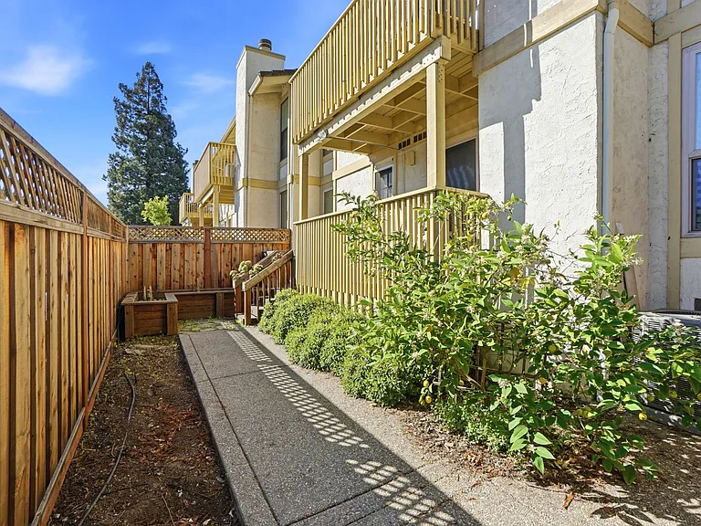 1945 Trinity Ave #1 — Photo 10