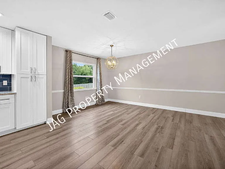 1046 Winter Springs Blvd — Photo 4