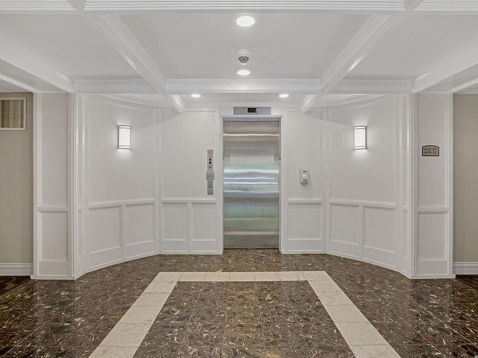 1st image of 650 Bulfinch Dr #8202